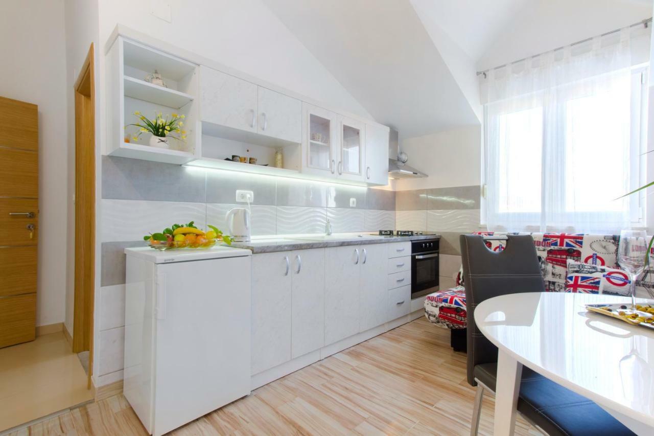 Apartmani Skelin***/**** Kaštela Buitenkant foto