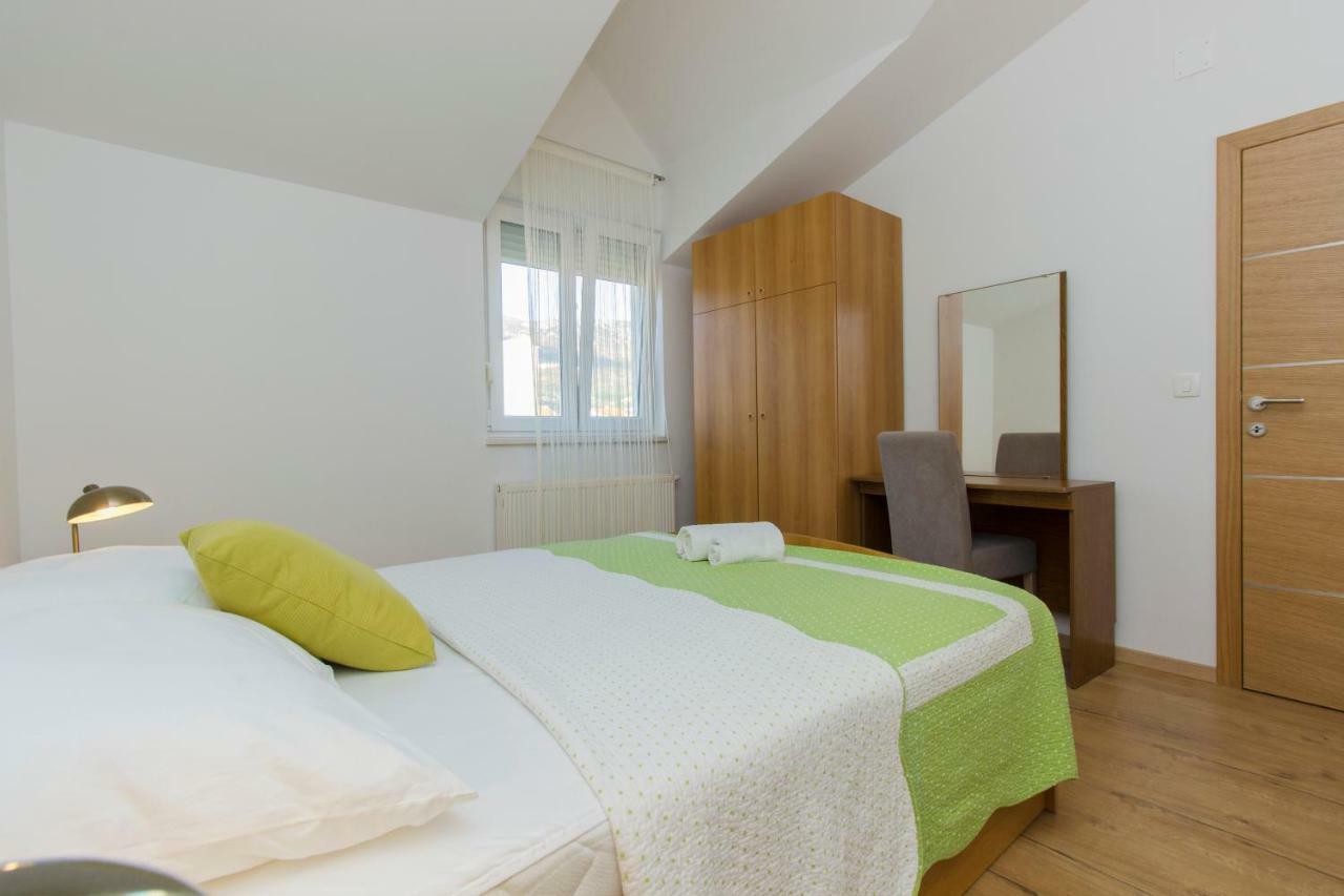Apartmani Skelin***/**** Kaštela Buitenkant foto