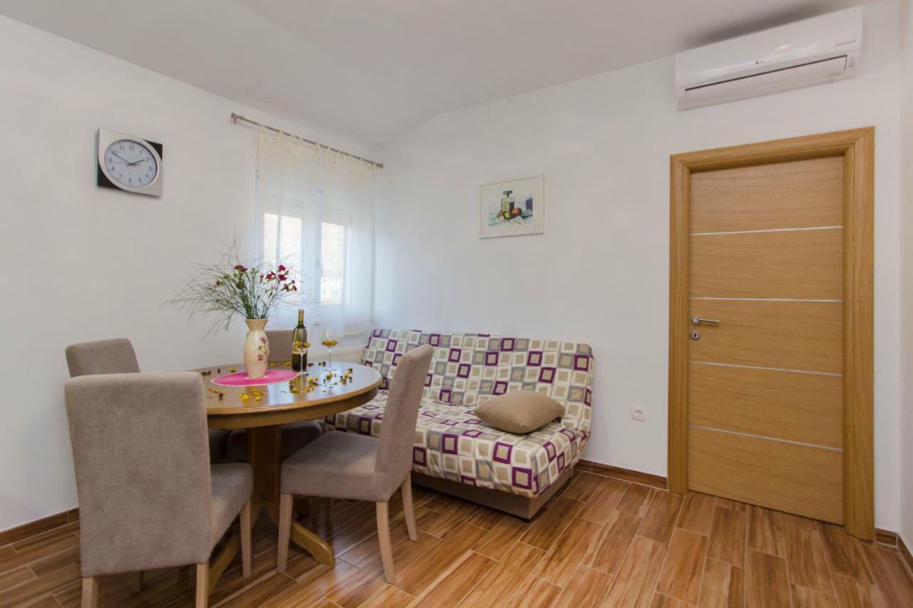 Apartmani Skelin***/**** Kaštela Buitenkant foto